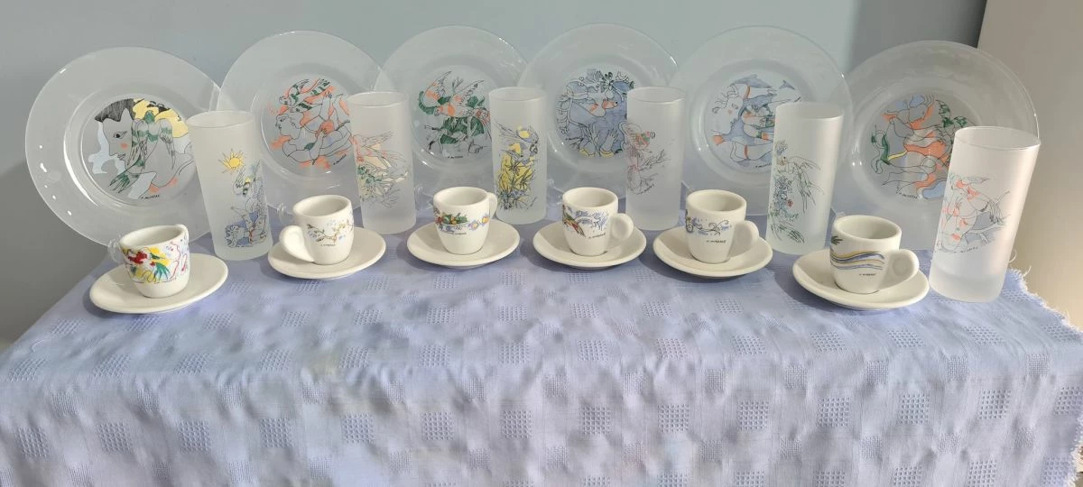 Vendora 6 ΣΥΛΕΚΤ.ΠΙΑΤΑ ΜΕ 6 Π0ΤΗΡΙΑ ΝΕΡΟΥ & 6 ΦΛΥΤΖΑΝΑΚΙΑ ΜΕ ΠΙΑΤΑΚΙΑ ΖΩΓΡΑΦΙΣΜΕΝΑ ΚΑΙ ΜΕ ΥΠΟΓΡΑΦΗ ΤΟΥ ΚΑΛΙΤΕΧΝΗ.ΔΗΜ.ΜΥΤΑΡΑ.ΟΛΟ ΤΟ ΣΕΡΒΙΤΣΙΟ ΜΟΝΟ 69€.ΑΝΟΙΞΤΕ ΤΗΝ ΕΙΚΟΝΑ ΓΙΑ ΛΕΠΤΟΜΕΡΕΙΕΣ. 3 Vendora 6 ΣΥΛΕΚΤ.ΠΙΑΤΑ ΜΕ 6 Π0ΤΗΡΙΑ ΝΕΡΟΥ & 6 ΦΛΥΤΖΑΝΑΚΙΑ ΜΕ ΠΙΑΤΑΚΙΑ ΖΩΓΡΑΦΙΣΜΕΝΑ ΚΑΙ ΜΕ ΥΠΟΓΡΑΦΗ ΤΟΥ ΚΑΛΙΤΕΧΝΗ.ΔΗΜ.ΜΥΤΑΡΑ.ΟΛΟ ΤΟ ΣΕΡΒΙΤΣΙΟ ΜΟΝΟ 69€.ΑΝΟΙΞΤΕ ΤΗΝ ΕΙΚΟΝΑ ΓΙΑ ΛΕΠΤΟΜΕΡΕΙΕΣ.