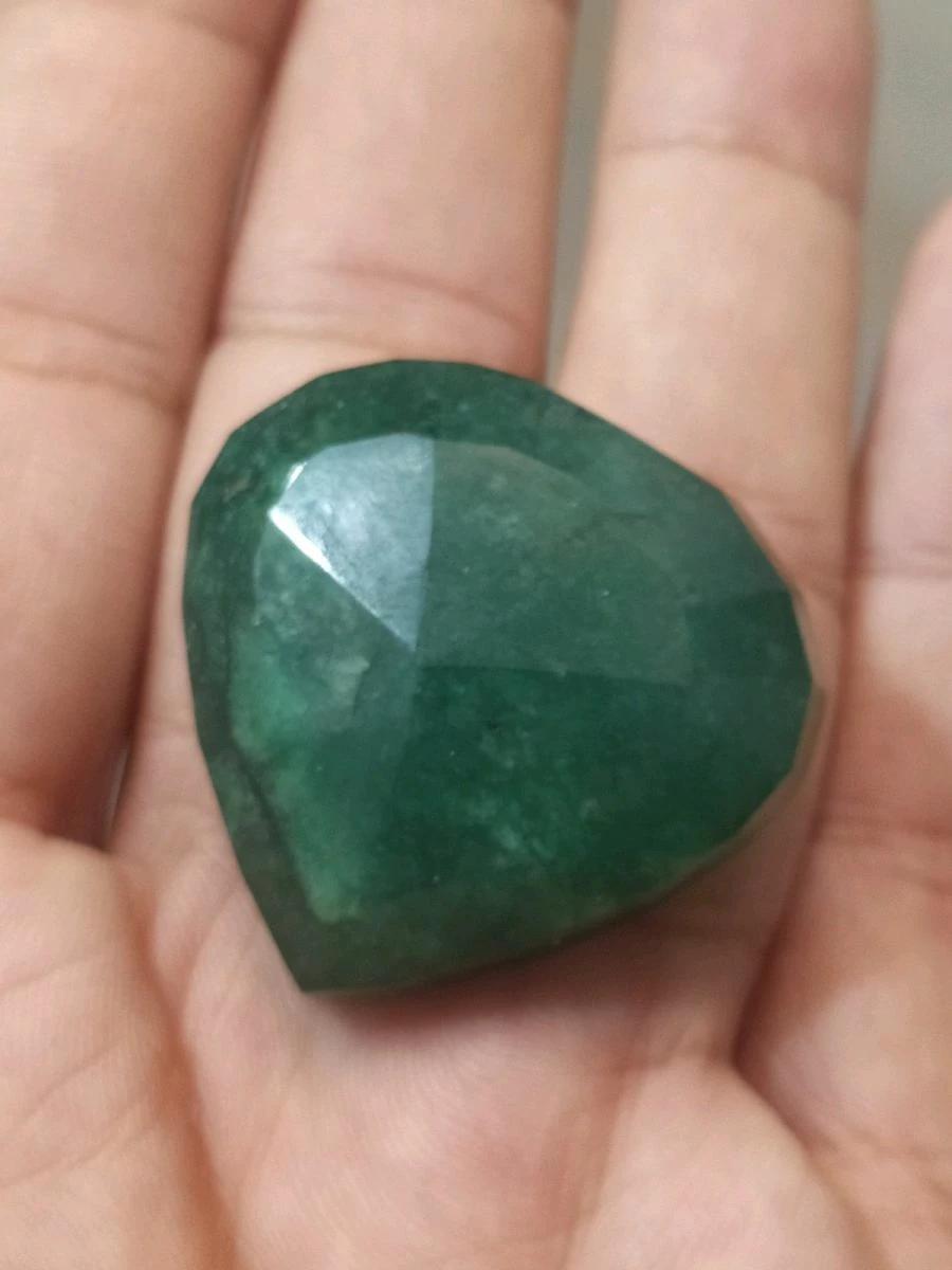 Vendora πωλείτε από συλλέκτη ορυκτών πολύτιμων λίθων μοναδικό ορυκτό σμαραγδι σε σχήμα καρδιάς περίπου 130 Ct 4 Vendora πωλείτε από συλλέκτη ορυκτών πολύτιμων λίθων μοναδικό ορυκτό σμαραγδι σε σχήμα καρδιάς περίπου 130 Ct - Image 2