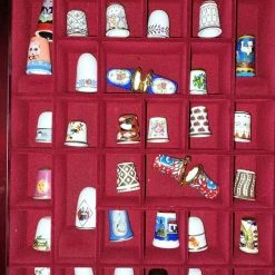 Vendora Συλλογή πορσελάνινες δαχτυλήθρες με ξύλινη βιτρίνα και βιβλίο -vendora shop 0372087400b0bccf9efc0f14b34a11313946c3e7 xl