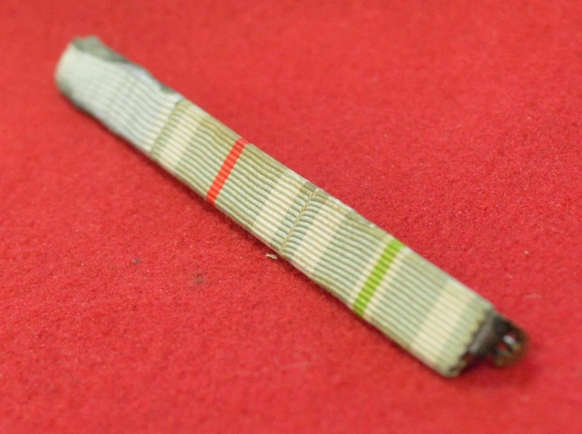 Vendora Μπαρέτα με διεμβολές τριών μεταλλίων των Βαλκανικών Αγώνων 1912-1913 (100 ευρώ) 4 Vendora Μπαρέτα με διεμβολές τριών μεταλλίων των Βαλκανικών Αγώνων 1912-1913 (100 ευρώ) - Image 2