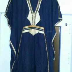 Vendora πωλούνται αντικείμενα για άτομα που κάνουν συλλογή από παλιούς καλλιτέχνες