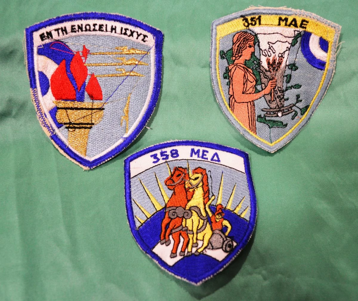 Vendora Διακριτικά της Ελληνικής Πολεμικής Αεροπορίας (15 ευρώ). 3 Vendora Διακριτικά της Ελληνικής Πολεμικής Αεροπορίας (15 ευρώ).