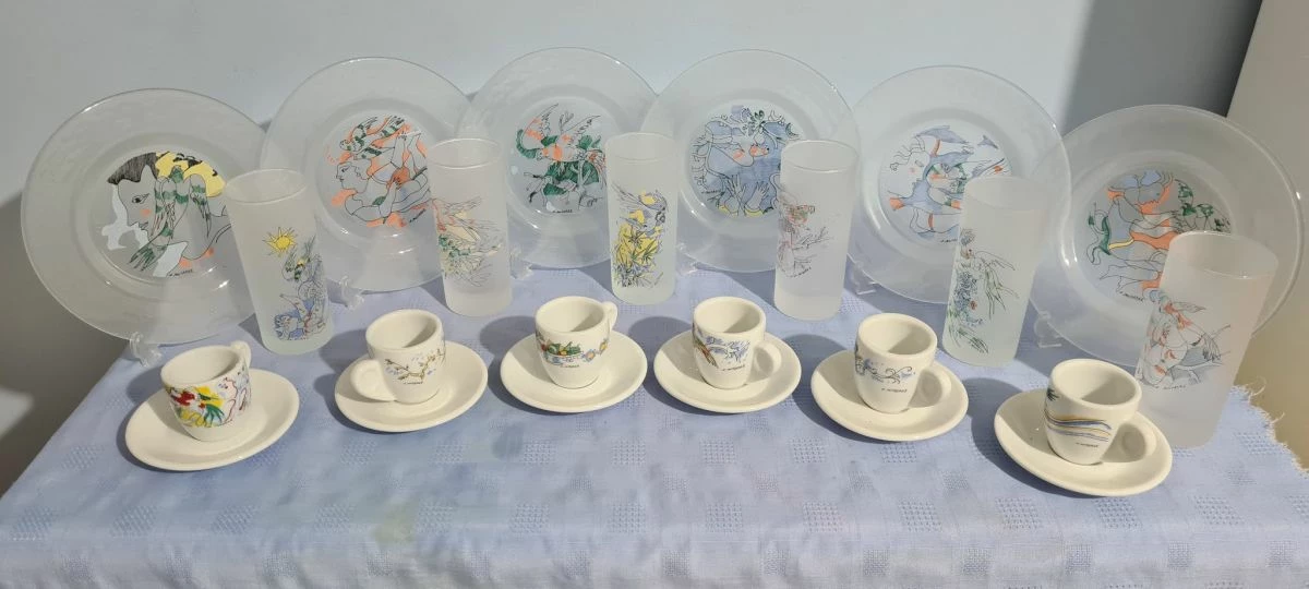 Vendora 6 ΣΥΛΕΚΤ.ΠΙΑΤΑ ΜΕ 6 Π0ΤΗΡΙΑ ΝΕΡΟΥ & 6 ΦΛΥΤΖΑΝΑΚΙΑ ΜΕ ΠΙΑΤΑΚΙΑ ΖΩΓΡΑΦΙΣΜΕΝΑ ΚΑΙ ΜΕ ΥΠΟΓΡΑΦΗ ΤΟΥ ΚΑΛΙΤΕΧΝΗ.ΔΗΜ.ΜΥΤΑΡΑ.ΟΛΟ ΤΟ ΣΕΡΒΙΤΣΙΟ ΜΟΝΟ 69€.ΑΝΟΙΞΤΕ ΤΗΝ ΕΙΚΟΝΑ ΓΙΑ ΛΕΠΤΟΜΕΡΕΙΕΣ. 6 Vendora 6 ΣΥΛΕΚΤ.ΠΙΑΤΑ ΜΕ 6 Π0ΤΗΡΙΑ ΝΕΡΟΥ & 6 ΦΛΥΤΖΑΝΑΚΙΑ ΜΕ ΠΙΑΤΑΚΙΑ ΖΩΓΡΑΦΙΣΜΕΝΑ ΚΑΙ ΜΕ ΥΠΟΓΡΑΦΗ ΤΟΥ ΚΑΛΙΤΕΧΝΗ.ΔΗΜ.ΜΥΤΑΡΑ.ΟΛΟ ΤΟ ΣΕΡΒΙΤΣΙΟ ΜΟΝΟ 69€.ΑΝΟΙΞΤΕ ΤΗΝ ΕΙΚΟΝΑ ΓΙΑ ΛΕΠΤΟΜΕΡΕΙΕΣ. - Image 4