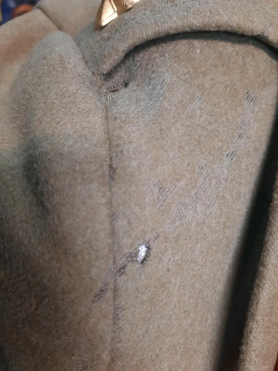 Vendora Αμερικανική χλαινη,αρχές δεκαετίας του 50,φορεμενη από Έλληνα αξιωματικο,με ελληνικά διακριτικά. Με κάποιες φθορές. 8 Vendora Αμερικανική χλαινη,αρχές δεκαετίας του 50,φορεμενη από Έλληνα αξιωματικο,με ελληνικά διακριτικά. Με κάποιες φθορές. - Image 6