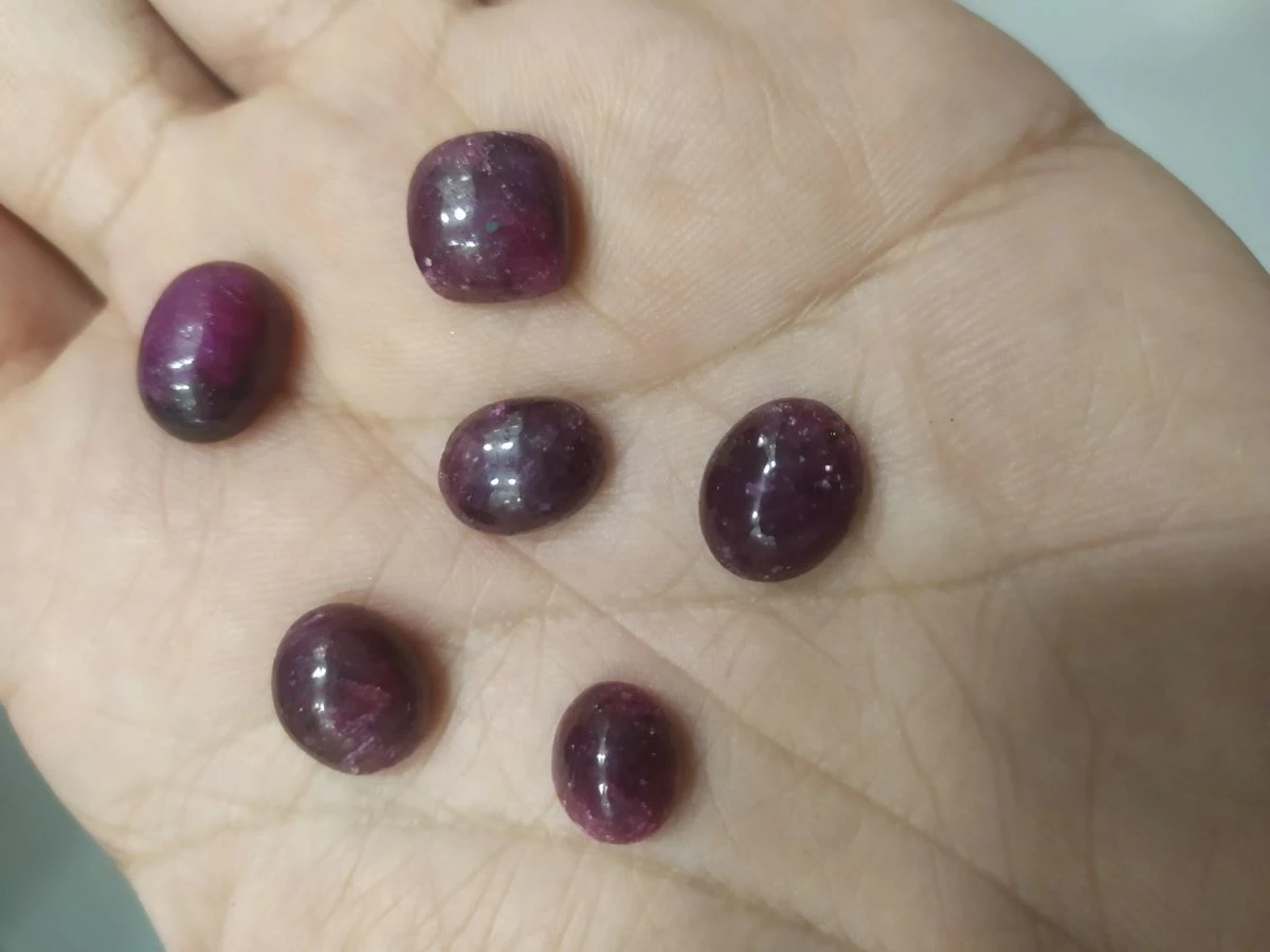 Vendora πωλειτε απο συλλεκτη ορυκτων πολυτιμων λιθων 6 Compouchon ρουμπινια σε διαφορα σχηματα ολα μαζι γυρω στα 30 Ct 3 Vendora πωλειτε απο συλλεκτη ορυκτων πολυτιμων λιθων 6 Compouchon ρουμπινια σε διαφορα σχηματα ολα μαζι γυρω στα 30 Ct