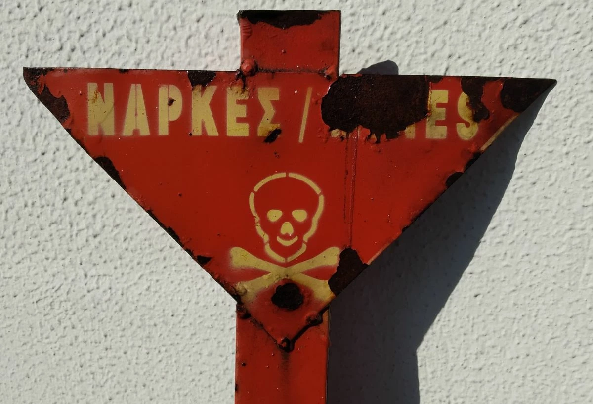 Vendora Προειδοποιητική πινακίδα ναρκοπέδιου (πραγματική από αποναρκοθετημένη περιοχή του Γράμμου) 3 Vendora Προειδοποιητική πινακίδα ναρκοπέδιου (πραγματική από αποναρκοθετημένη περιοχή του Γράμμου)