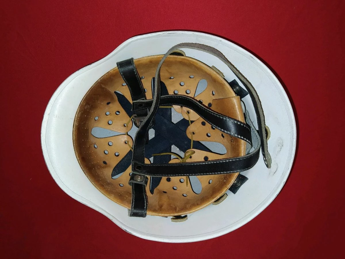 Vendora 2 ΓΕΡΜΑΝΙΚΑ ΚΡΑΝΗ ΠΥΡΟΣΒΕΣΤΙΚΗΣ ΣΤΡΑΤΙΩΤΙΚΟΥ ΤΥΠΟΥ 1940 ΤΟ ΕΝΑ ΜΕ ΑΛΛΑΓΜΕΝΟ ΚΑΙΝΟΥΡΙΟ ΕΣΩΤΕΡΙΚΟ ΚΑΙ ΜΕ ΤΟ ΓΝΗΣΙΟ ΑΝΑΚΛΑΣΤΙΚΟ ΧΡΩΜΑ ΠΟΥ ΦΩΣΦΟΡΙΖΕΙ ΣΤΟ ΣΚΟΤΑΔΙ. ΙΔΑΝΙΚΟ ΚΑΙ ΓΙΑ ΜΟΤΟΣΥΚΛΕΤΙΣΤΕΣ ΤΣΟΠΕΡ. 8 Vendora 2 ΓΕΡΜΑΝΙΚΑ ΚΡΑΝΗ ΠΥΡΟΣΒΕΣΤΙΚΗΣ ΣΤΡΑΤΙΩΤΙΚΟΥ ΤΥΠΟΥ 1940 ΤΟ ΕΝΑ ΜΕ ΑΛΛΑΓΜΕΝΟ ΚΑΙΝΟΥΡΙΟ ΕΣΩΤΕΡΙΚΟ ΚΑΙ ΜΕ ΤΟ ΓΝΗΣΙΟ ΑΝΑΚΛΑΣΤΙΚΟ ΧΡΩΜΑ ΠΟΥ ΦΩΣΦΟΡΙΖΕΙ ΣΤΟ ΣΚΟΤΑΔΙ. ΙΔΑΝΙΚΟ ΚΑΙ ΓΙΑ ΜΟΤΟΣΥΚΛΕΤΙΣΤΕΣ ΤΣΟΠΕΡ. - Image 6