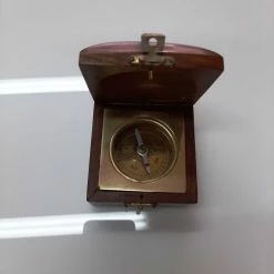 Vendora ΝΕΑ ΠΑΡΑΛΑΒΗ. VINTAGE ΝΑΥΤΙΚΗ ΠΥΞΙΔΑ, ΣΕ ΞΥΛΙΝΗ ΘΗΚΗ. ΑΨΟΓΗ ΚΑΤΑΣΤΑΣΗ ΚΑΙ ΛΕΙΤΟΥΡΓΙΑ. -vendora shop 44aca7b516b39de6a649da02e53bf3503638fb5a xl