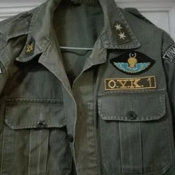 Vendora ΧΙΤΟΝΙΟ ΣΤΡΑΤΙΩΤΙΚΟ ΧΑΚΙ ΜΕ ΕΝΧΡΩΜΑ ΣΗΜΑΤΑ ΕΠΟΧΗΣ