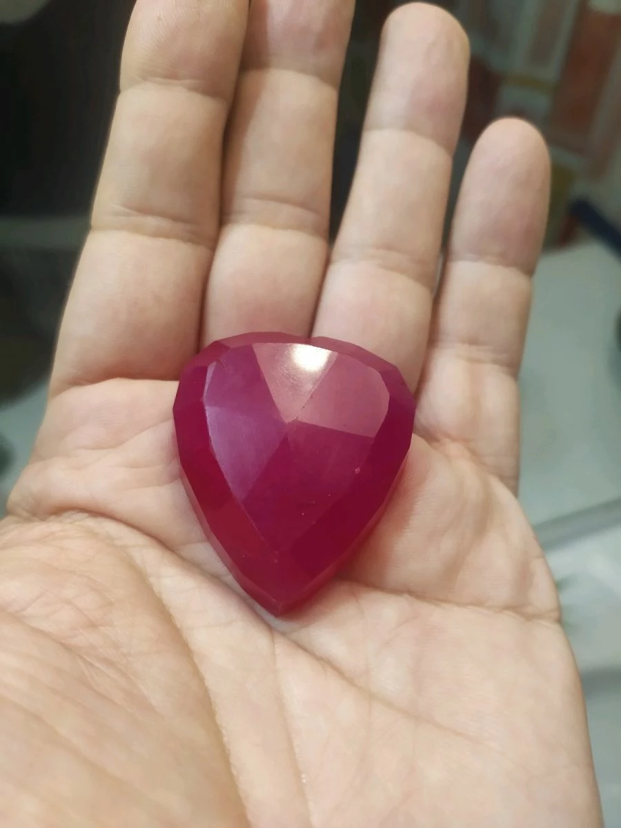 Vendora πωλείτε από συλλέκτη ορυκτών πολύτιμων λίθων μοναδικό ορυκτό σε σχήμα καρδιάς ρουμπίνι Μοζαμβίκης σε σχήμα καρδιάς περίπου 150 Ct 6 Vendora πωλείτε από συλλέκτη ορυκτών πολύτιμων λίθων μοναδικό ορυκτό σε σχήμα καρδιάς ρουμπίνι Μοζαμβίκης σε σχήμα καρδιάς περίπου 150 Ct - Image 4