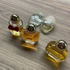 Vendora μινιατούρες αρώματα αυθεντικά . συλλεκτικά . μόνο το ενα χρησιμοποιημένο . -vendora shop 49151c55bf7ef2b5d64dd3a3880b04695536a10c xl