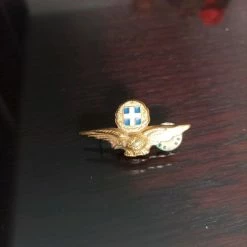 Vendora ΠΩΛΕΙΤΑΙ (ΣΥΛΕΚΤΙΚΟ ΜΠΡΟΥΤΖΙΝΟ)ΕΘΝΟΣΥΜΟ ΠΙΛΟΤΟΥ ΤΗΣ ΠΟΛΕΜΙΚΗΣ ΑΕΡΟΠΟΡΙΑΣ ΤΙΜΗ 15 ΕΥΡΩ.