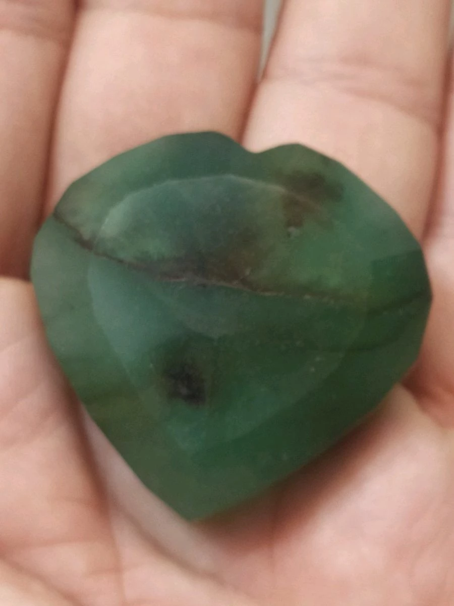 Vendora πωλείτε από συλλέκτη ορυκτών πολύτιμων λίθων μοναδική καρδιά από ορυκτό σμαραγδι 235 Ct. 4 Vendora πωλείτε από συλλέκτη ορυκτών πολύτιμων λίθων μοναδική καρδιά από ορυκτό σμαραγδι 235 Ct. - Image 2