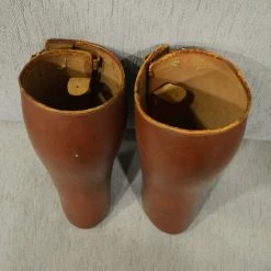 Vendora Δερμάτινες περικνημίδες αξιωματικών του Α΄ΠΠ και Β΄ΠΠ Βρετανικής κατασκευής σε άριστη κατάσταση (250 ευρώ). -vendora shop 59b150db52f5392d6d33b254d14bf1d0d6f2baaf xl