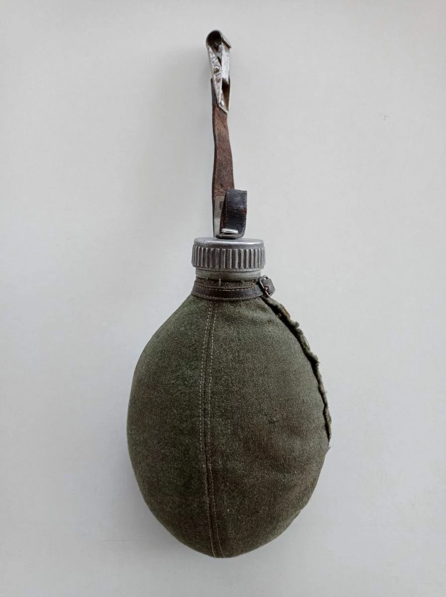 Vendora Ελβετικό στρατιωτικό παγούρι. 3 Vendora Ελβετικό στρατιωτικό παγούρι.