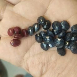 Vendora πωλείτε από συλλέκτη ορυκτών πολύτιμων λίθων 29 ορυκτές πέτρες ζαφείρια (24) κ ρουμπίνια (5) περίπου 3 Ct το καθένα.