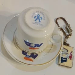 Vendora Μπρελόκ Νέας Δημοκρατίας και φλιτζάνι Ελληνικού καφέ Νέας Δημοκρατίας Vintage -vendora shop 6529ec4251acf692b95695370a7f9a1f53f3011f xl