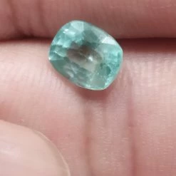 Vendora πωλείτε από συλλέκτη ορυκτών πολύτιμων λίθων , μοναδικού χρώματος γαλαζοπράσινο ζαφείρι 1,9 Ct φοβερής κοπης κι