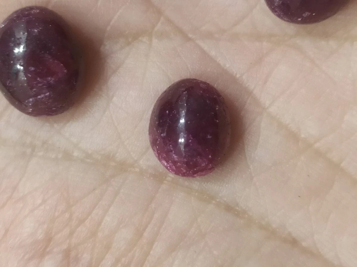 Vendora πωλειτε απο συλλεκτη ορυκτων πολυτιμων λιθων 6 Compouchon ρουμπινια σε διαφορα σχηματα ολα μαζι γυρω στα 30 Ct 4 Vendora πωλειτε απο συλλεκτη ορυκτων πολυτιμων λιθων 6 Compouchon ρουμπινια σε διαφορα σχηματα ολα μαζι γυρω στα 30 Ct - Image 2