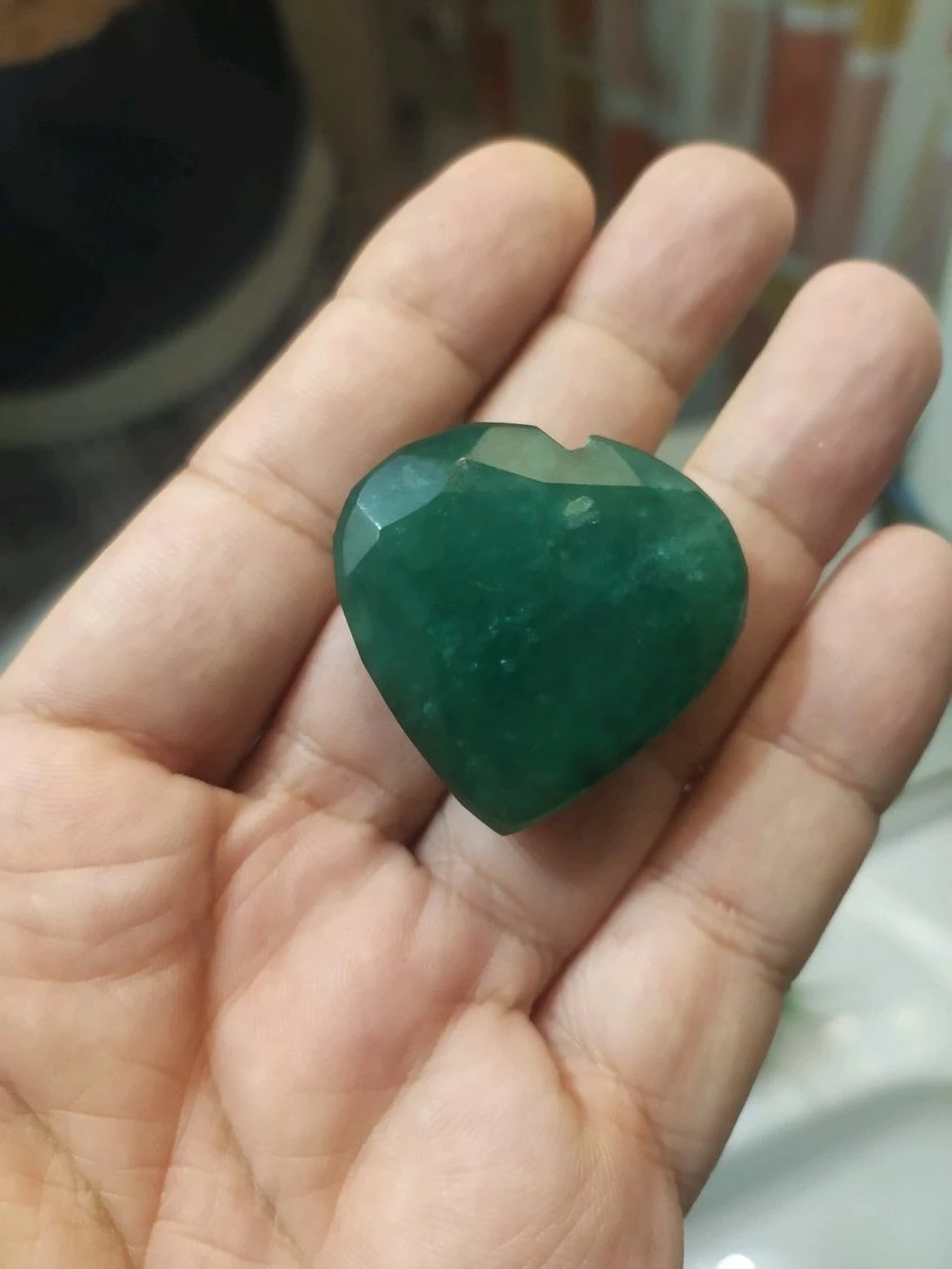Vendora πωλείτε από συλλέκτη ορυκτών πολύτιμων λίθων μοναδικό ορυκτό σμαραγδι σε σχήμα καρδιάς περίπου 130 Ct 5 Vendora πωλείτε από συλλέκτη ορυκτών πολύτιμων λίθων μοναδικό ορυκτό σμαραγδι σε σχήμα καρδιάς περίπου 130 Ct - Image 3