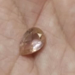 Vendora πωλείτε από συλλέκτη ορυκτών πολύτιμων λίθων μοναδικος ορυκτός ροζ κουνζιτης 6,65 Ct με το πιστοποιητικό του.