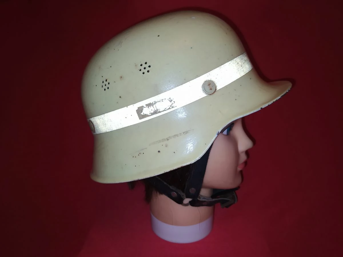 Vendora 2 ΓΕΡΜΑΝΙΚΑ ΚΡΑΝΗ ΠΥΡΟΣΒΕΣΤΙΚΗΣ ΣΤΡΑΤΙΩΤΙΚΟΥ ΤΥΠΟΥ 1940 ΤΟ ΕΝΑ ΜΕ ΑΛΛΑΓΜΕΝΟ ΚΑΙΝΟΥΡΙΟ ΕΣΩΤΕΡΙΚΟ ΚΑΙ ΜΕ ΤΟ ΓΝΗΣΙΟ ΑΝΑΚΛΑΣΤΙΚΟ ΧΡΩΜΑ ΠΟΥ ΦΩΣΦΟΡΙΖΕΙ ΣΤΟ ΣΚΟΤΑΔΙ. ΙΔΑΝΙΚΟ ΚΑΙ ΓΙΑ ΜΟΤΟΣΥΚΛΕΤΙΣΤΕΣ ΤΣΟΠΕΡ. 4 Vendora 2 ΓΕΡΜΑΝΙΚΑ ΚΡΑΝΗ ΠΥΡΟΣΒΕΣΤΙΚΗΣ ΣΤΡΑΤΙΩΤΙΚΟΥ ΤΥΠΟΥ 1940 ΤΟ ΕΝΑ ΜΕ ΑΛΛΑΓΜΕΝΟ ΚΑΙΝΟΥΡΙΟ ΕΣΩΤΕΡΙΚΟ ΚΑΙ ΜΕ ΤΟ ΓΝΗΣΙΟ ΑΝΑΚΛΑΣΤΙΚΟ ΧΡΩΜΑ ΠΟΥ ΦΩΣΦΟΡΙΖΕΙ ΣΤΟ ΣΚΟΤΑΔΙ. ΙΔΑΝΙΚΟ ΚΑΙ ΓΙΑ ΜΟΤΟΣΥΚΛΕΤΙΣΤΕΣ ΤΣΟΠΕΡ. - Image 2