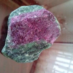 Vendora OΡΥΚΤΟ ΑΠΟΛΙΘΩΜΑ ΡΟΥΜΠΙΝΙ ΑΚΑΤΕΡΓΑΣΤΟ ΜΕ ΤΟ ΜΗΤΡΙΚΟ ΤΟΥ ΠΕΤΡΩΜΑ