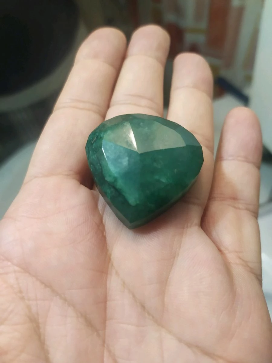 Vendora πωλείτε από συλλέκτη ορυκτών πολύτιμων λίθων μοναδικό ορυκτό σμαραγδι σε σχήμα καρδιάς περίπου 130 Ct 6 Vendora πωλείτε από συλλέκτη ορυκτών πολύτιμων λίθων μοναδικό ορυκτό σμαραγδι σε σχήμα καρδιάς περίπου 130 Ct - Image 4