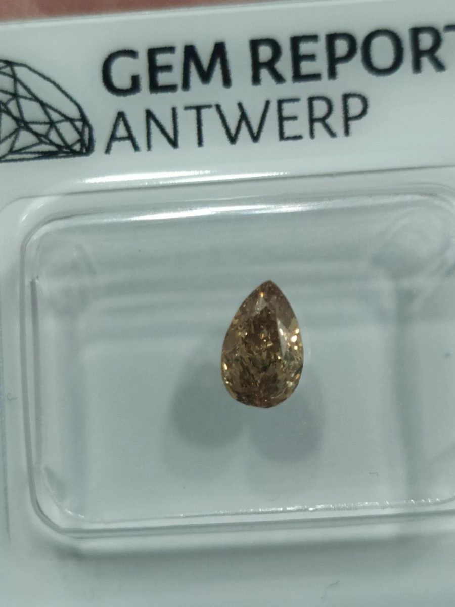 Vendora πωλειτε απο συλλεκτη πολυτιμων ορυκτων λιθων μοναδικο σπανιότατο αστραφτερο διαμάντι 0,53 Ct σε σχημα Pear Vs1 Clarity χρωματος Fancy Greenish Orange 4 Vendora πωλειτε απο συλλεκτη πολυτιμων ορυκτων λιθων μοναδικο σπανιότατο αστραφτερο διαμάντι 0,53 Ct σε σχημα Pear Vs1 Clarity χρωματος Fancy Greenish Orange - Image 2