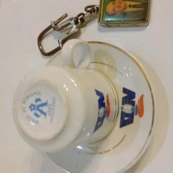 Vendora Μπρελόκ Νέας Δημοκρατίας και φλιτζάνι Ελληνικού καφέ Νέας Δημοκρατίας Vintage -vendora shop a4afd6db8a537ed19f01abd4f714c363e84f089e xl