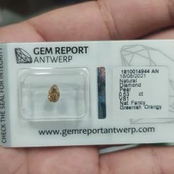 Vendora πωλειτε απο συλλεκτη πολυτιμων ορυκτων λιθων μοναδικο σπανιότατο αστραφτερο διαμάντι 0,53 Ct σε σχημα Pear Vs1 Clarity χρωματος Fancy Greenish Orange