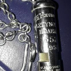 Vendora Αυθεντική σφυρίχτρα Αστυνομίας Πόλεων του 1957 πλήρης με την αλυσίδα της. -vendora shop b7e0bf920987960c829e3c14a3b0cd9189f14411 xl