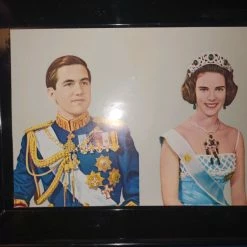 Vendora Κάδρο Βασιλιάς Κωνσταντίνος Β' και η Δανή Πριγκίπισσα Άννα Μαρία στοκ γάμο τους το 1964 Αναμνηστικό πλαστικό Κάδρο Σπάνιο King And Princess Kostantinos Anna Maria Royal Wedding Βασιλιάς Ελλάδος -vendora shop b834a6d32adbb71fdbca9fa0828f5fc75845c3de xl
