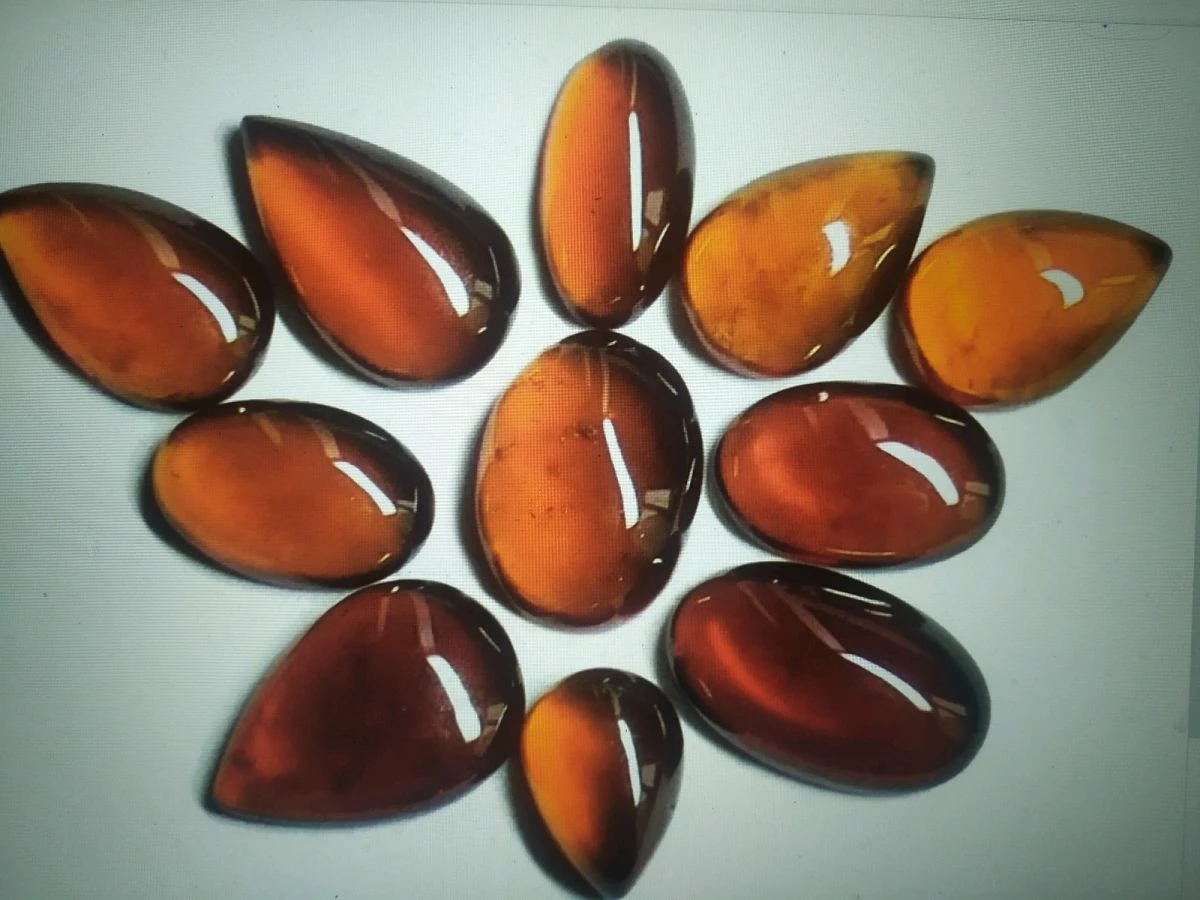 Vendora πωλείτε από συλλέκτη ορυκτών πολύτιμων λίθων ,11 κομμάτια καμπουσον με υπέροχο μελι..καραμελι..κανελι..χρωμα Γρανάτη Hessonite 21,87 Ct με πιστοποιητικό γνησιότητας. 3 Vendora πωλείτε από συλλέκτη ορυκτών πολύτιμων λίθων ,11 κομμάτια καμπουσον με υπέροχο μελι..καραμελι..κανελι..χρωμα Γρανάτη Hessonite 21,87 Ct με πιστοποιητικό γνησιότητας.