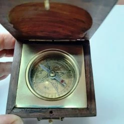 Vendora ΝΕΑ ΠΑΡΑΛΑΒΗ. VINTAGE ΝΑΥΤΙΚΗ ΠΥΞΙΔΑ, ΣΕ ΞΥΛΙΝΗ ΘΗΚΗ. ΑΨΟΓΗ ΚΑΤΑΣΤΑΣΗ ΚΑΙ ΛΕΙΤΟΥΡΓΙΑ. -vendora shop cc9445e0d2202879962962412c90873bc4c919e0 xl