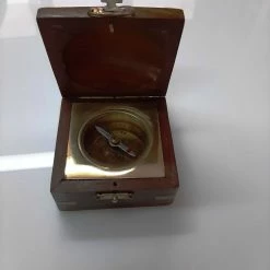 Vendora ΝΕΑ ΠΑΡΑΛΑΒΗ. VINTAGE ΝΑΥΤΙΚΗ ΠΥΞΙΔΑ, ΣΕ ΞΥΛΙΝΗ ΘΗΚΗ. ΑΨΟΓΗ ΚΑΤΑΣΤΑΣΗ ΚΑΙ ΛΕΙΤΟΥΡΓΙΑ.