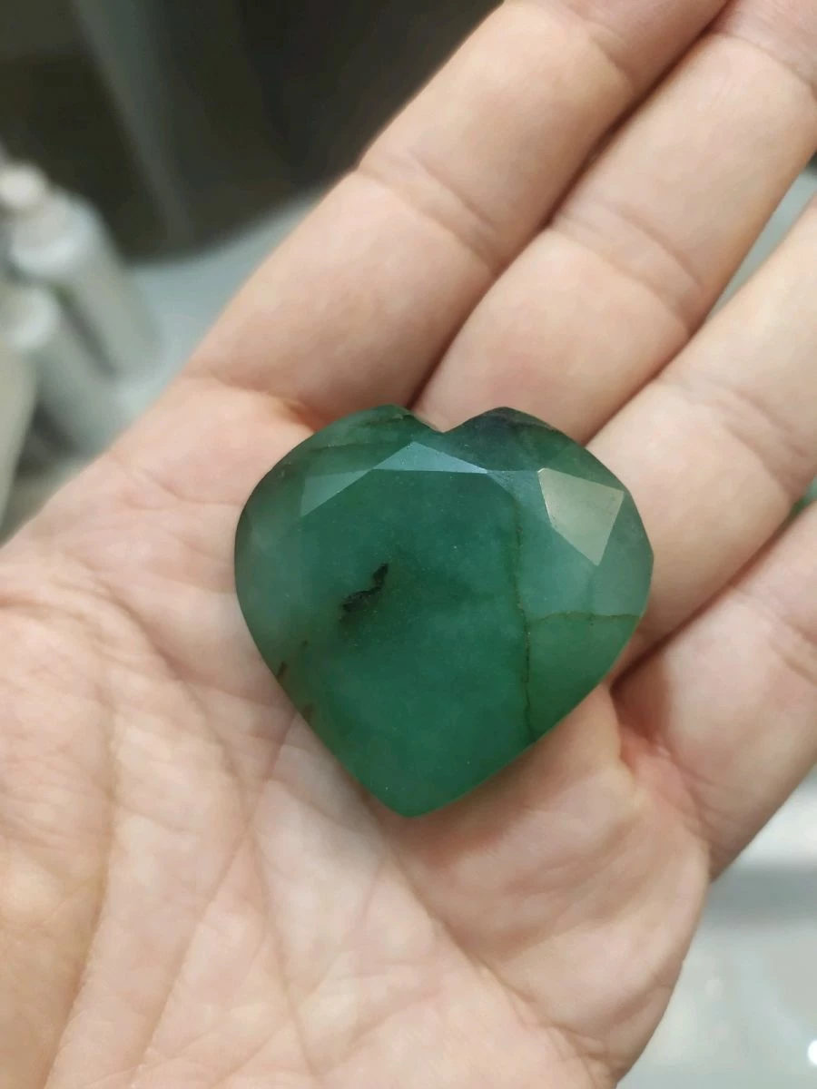 Vendora πωλείτε από συλλέκτη ορυκτών πολύτιμων λίθων μοναδική καρδιά από ορυκτό σμαραγδι 235 Ct. 7 Vendora πωλείτε από συλλέκτη ορυκτών πολύτιμων λίθων μοναδική καρδιά από ορυκτό σμαραγδι 235 Ct. - Image 5