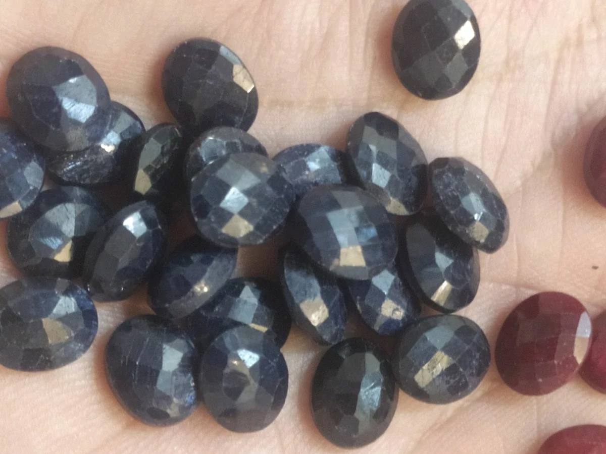 Vendora πωλείτε από συλλέκτη ορυκτών πολύτιμων λίθων 29 ορυκτές πέτρες ζαφείρια (24) κ ρουμπίνια (5) περίπου 3 Ct το καθένα. 7 Vendora πωλείτε από συλλέκτη ορυκτών πολύτιμων λίθων 29 ορυκτές πέτρες ζαφείρια (24) κ ρουμπίνια (5) περίπου 3 Ct το καθένα. - Image 5