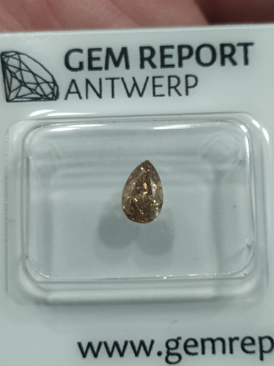Vendora πωλειτε απο συλλεκτη πολυτιμων ορυκτων λιθων μοναδικο σπανιότατο αστραφτερο διαμάντι 0,53 Ct σε σχημα Pear Vs1 Clarity χρωματος Fancy Greenish Orange 6 Vendora πωλειτε απο συλλεκτη πολυτιμων ορυκτων λιθων μοναδικο σπανιότατο αστραφτερο διαμάντι 0,53 Ct σε σχημα Pear Vs1 Clarity χρωματος Fancy Greenish Orange - Image 4