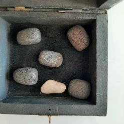 Vendora 5 ΗΦΑΙΣΤΕΙΟΓΕΝΕΙΣ ΠΕΤΡΕΣ ΣΕ ΣΥΛΛΕΚΤΙΚΗ ΣΥΣΚΕΥΑΣΙΑ ΣΕ ΞΥΛΙΝΟ ΚΟΥΤΙ. -vendora shop f3eff09059c3d99a2bc31238d70856815d918925 xl