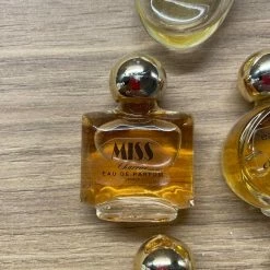 Vendora μινιατούρες αρώματα αυθεντικά . συλλεκτικά . μόνο το ενα χρησιμοποιημένο . -vendora shop f85bb71012c0af1317b077f87e9f0b796c1d0931 xl