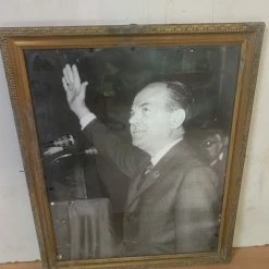 Vendora κορνίζα του Γεωργιου Παπαδόπουλου